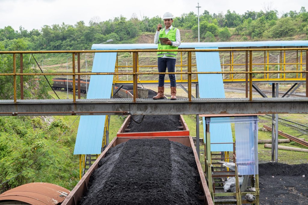 PTBA Bantah Gunakan Truk Batu Bara di Jalan Umum
