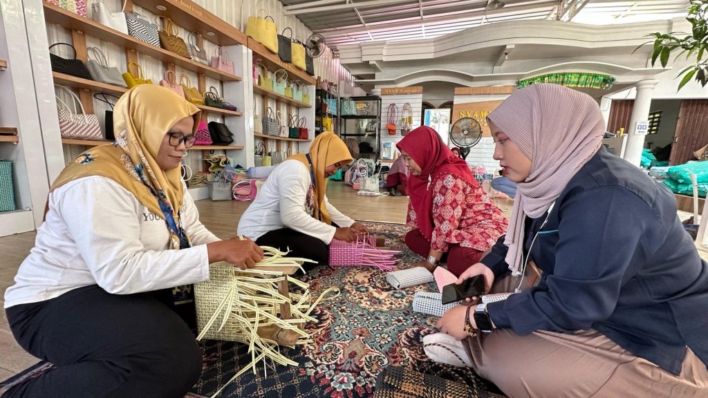 PTBA Dukung Pengembangan UMK, SIBA Rajut Ikuti Studi Banding ke Jawa Tengah