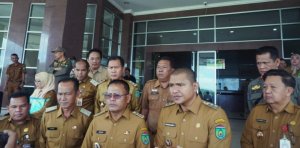Wali Kota dan Wakil Wali Kota Prabumulih Temui Ratusan PHL yang Menggelar Aksi Damai di Depan Kantor Pemkot Prabumulih