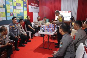 Kapolres Ogan Ilir Pantau Arus Mudik di Pintu Tol Keramasan dan Gelar Buka Puasa Bersama Anggota Pos PAM