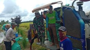 Komsos Koramil 0401-02 Bantu Warga Binaan di Desa