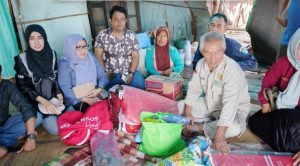 Pemkab Ogan Ilir Serahkan Bantuan kepada Lansia di Desa Sungai Lebung