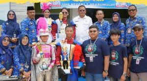 Kunjungi SMPN 2, Walikota Prabumulih Beri Penghargaan kepada Siswa dan Siswi Berprestasi