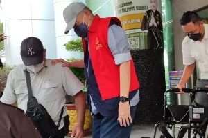 Alex Noerdin Kembali Diperiksa dalam Kasus Korupsi Pasar Cinde, Datang dengan Kondisi Kesehatan MenurunAlex Noerdin Kembali Diperiksa dalam Kasus Korupsi Pasar Cinde, Datang dengan Kondisi Kesehatan Menurun