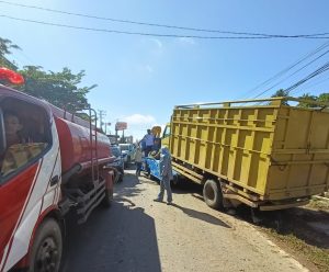 Sesuai Arahan Bupati, Dishub PALI Garcep Evakuasi Truk Terlibat Kecelakaan di Handayani