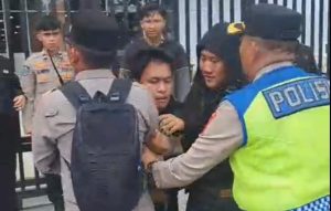 Aksi Demo Kondusif, Polda Sumsel Amankan 4 Penyusup Bawa Sajam dan Bom Molotov