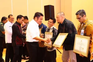 Apresiasi untuk Daerah Peduli Jaminan Sosial, Gubernur Herman Deru Pimpin Penyerahan Paritrana Award 2025