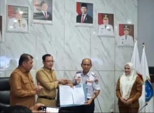 Kadis PU Perkimtan Ogan Ilir Teken Serah Terima Nomenklatur Program PJU ke Dinas Perhubungan