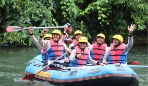 Serunya Arung Jeram Serasan Sekundang, 64 Tim Adu Adrenalin di Curup Tenang Bedegung!