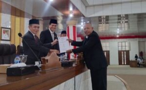 Rapat Paripurna, Anggota DPRD Dapil 4 Desak Bupati Segera Perbaiki Jalan Rusak Payaraman–Betung Lubuk Keliat