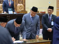 Jawaban Gubernur atas Pandangan Fraksi, Wagub Tegaskan Penguatan BUMD untuk Dukung PSN Tanjung Carat