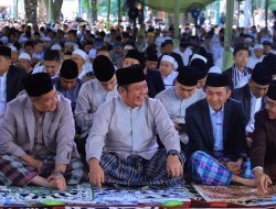 Gubernur Herman Deru dan Wakil Gubernur Cik Ujang Salat Idul Fitri Bersama, Ajak Masyarakat Perkuat Kerukunan