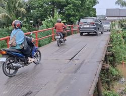 Diduga Akibat Tanah Ambles, Pagar Jembatan di Ketapang II Ogan Ilir Roboh Sepanjang 20 Meter