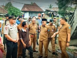 Wabup H. Ardani Tinjau Lokasi Kebakaran di Desa Sungai Pinang II, Salurkan Bantuan untuk Warga Terdampak